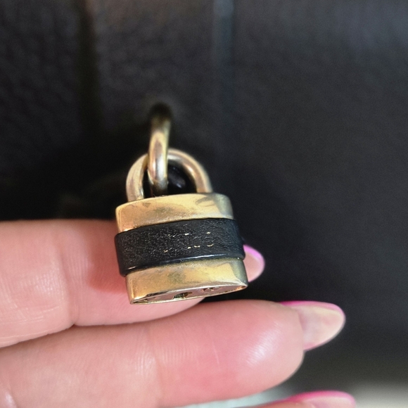 💯 Authentic Chloe' Paddington Leather Wallet with Lock and Key - Picture 12 of 16